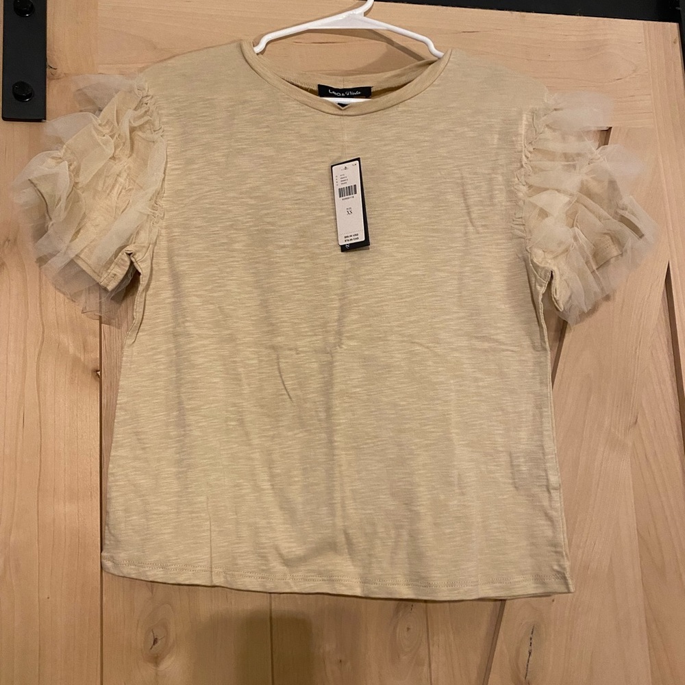 NWT Anthro top with ruffle toile sleeves
